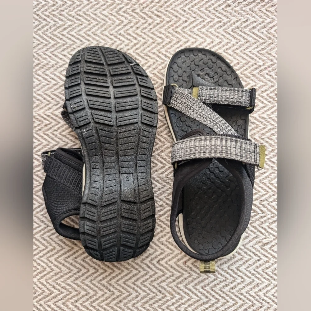 Wonder Nation Black and Silver Kids Sandals/ New With Out Tags Size 3
